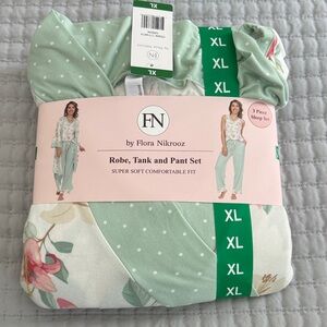 Flora Nikrooz Sage Green Floral Robe Set
NWT